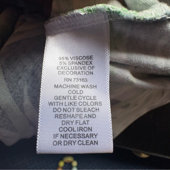 Cable & Gauge Green Leaf Print Women's Blouse - Picture 8 of 8